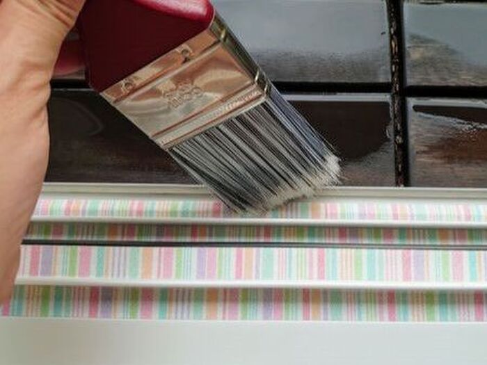 サッシの溝を「超簡単」に掃除する裏ワザ。なるほど、この手があったわ…！！