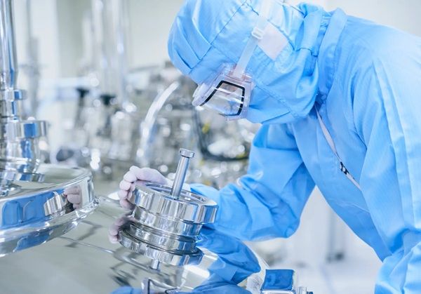 皮膚科学領域のスペシャリティファーマのマルホが、HP内で「マルホの工場見学」を公開