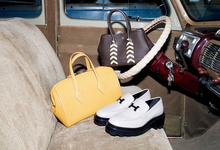 上：バッグ『ネオ·ガーデン』［H16×W23×D10］￥1,034,000、中：バッグ『プティ·トゥール』［H21×W34×D13］￥1,837,000※参考色、下：ローファー『ルーブル』￥267,300（すべてエルメス／エルメスジャポン）