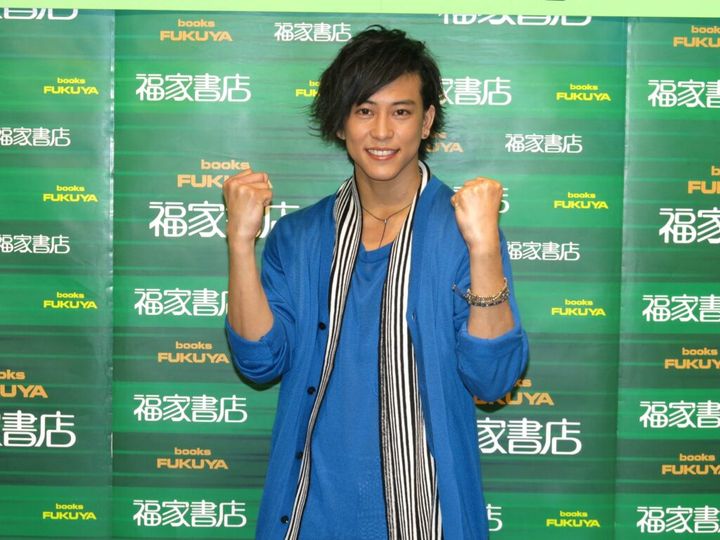 TBSは20日、12月放送予定の特別番組「究極の男は誰だ？最強スポーツ男子頂上決戦2025冬」の収録中に俳優の佐野 岳さん（33）が右ひざの半月板損傷と靭帯断裂による全治約8∼9か月のケガを負ったと発表しました。