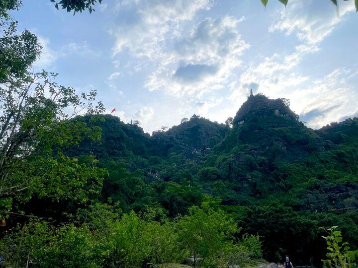 ベトナム・ニンビンの絶景を楽しむ1泊2日の冒険旅