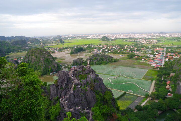 ベトナム・ニンビンの絶景を楽しむ1泊2日の冒険旅