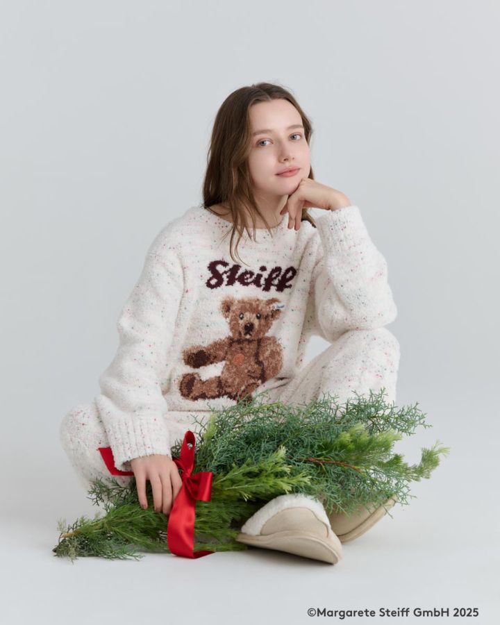 「パウダーネップジャガードプルオーバー」（1万450円）、「パウダーネップアランロングパンツ」（9790円） ※価格は税込み width=