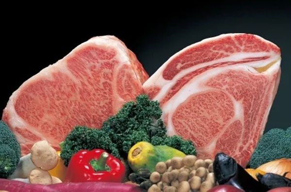 老舗精肉店の森谷商店が、神戸牛の旨味を贅沢に閉じ込めたレトルトカレーを発売！