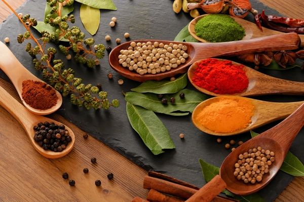 老舗精肉店の森谷商店が、神戸牛の旨味を贅沢に閉じ込めたレトルトカレーを発売！