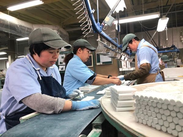 環境にやさしい「シーシェルチョーク」は黒板アートにもおすすめ。ホタテの貝殻を有効活用！