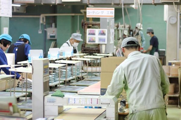 環境にやさしい「シーシェルチョーク」は黒板アートにもおすすめ。ホタテの貝殻を有効活用！