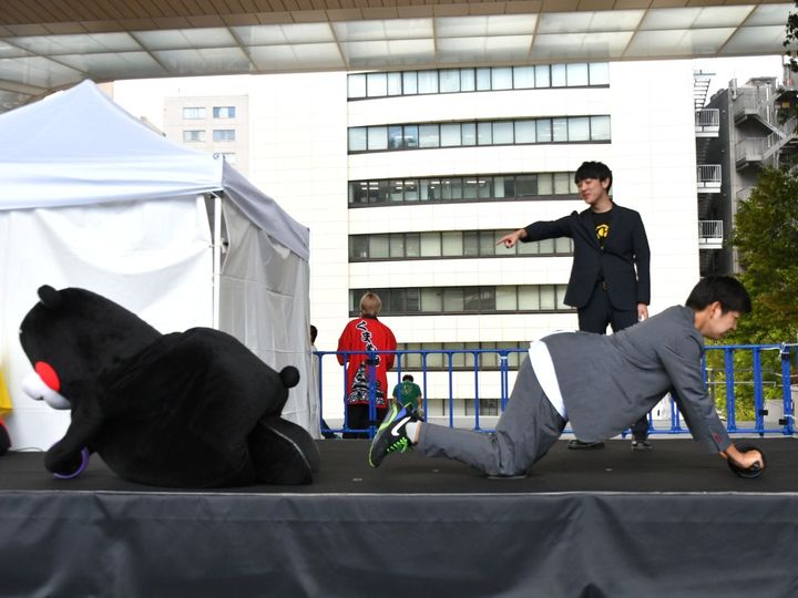 くまモンのおなかも鍛えられるかな＝10月18日、東京都港区