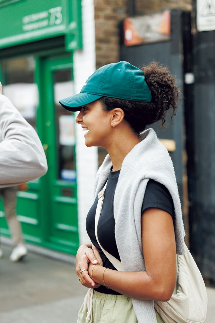 個性もあって、ファッションのポイントにもなって素敵！一度はしてみたいカーリーヘア4選