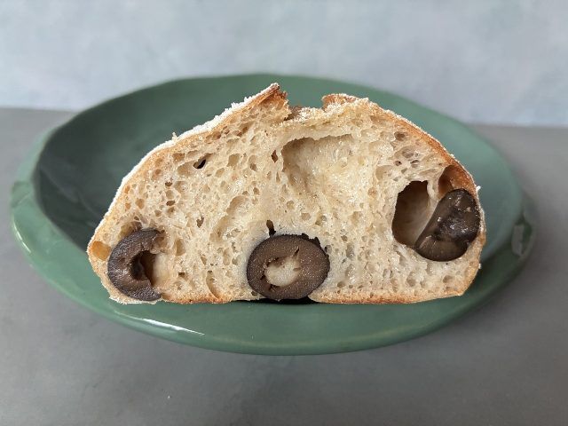 オリーブパン断面