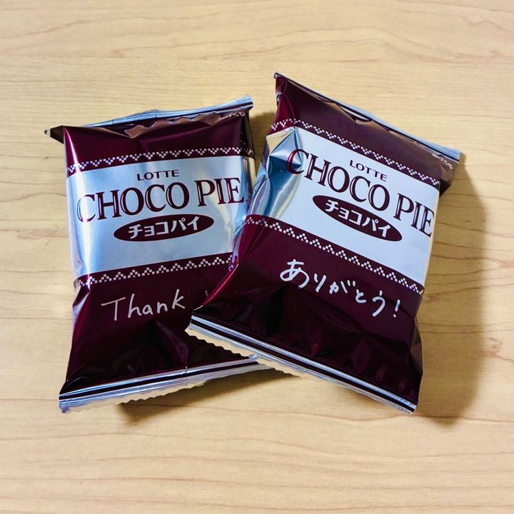 手を汚さずに「チョコパイ」をスマートに食べる“意外な開け方テク”「ベタベタしない！」「持ちやすい」