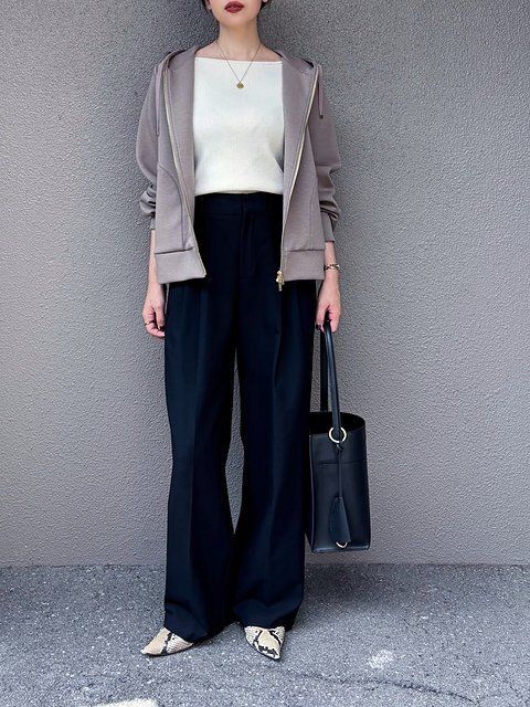 黒ワイドパンツのコーデ3