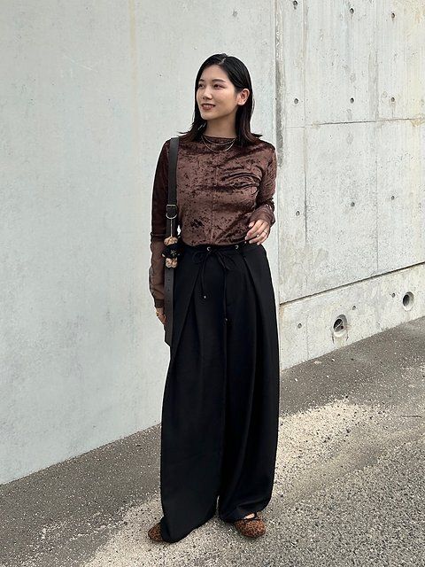 黒ワイドパンツのコーデ1