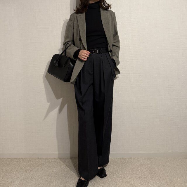 uncraveウールライクツイルジャケットと黒パンツコーデ