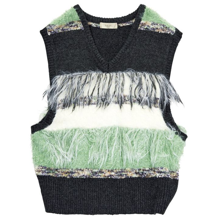 毛足の長さも配色も異なる切り替えデザインで、一枚で簡単にサマに。ベスト￥8,910（ビーミング by ビームス／ビーミング ライフストア by ビームス ららぽーとTOKYO-BAY店）