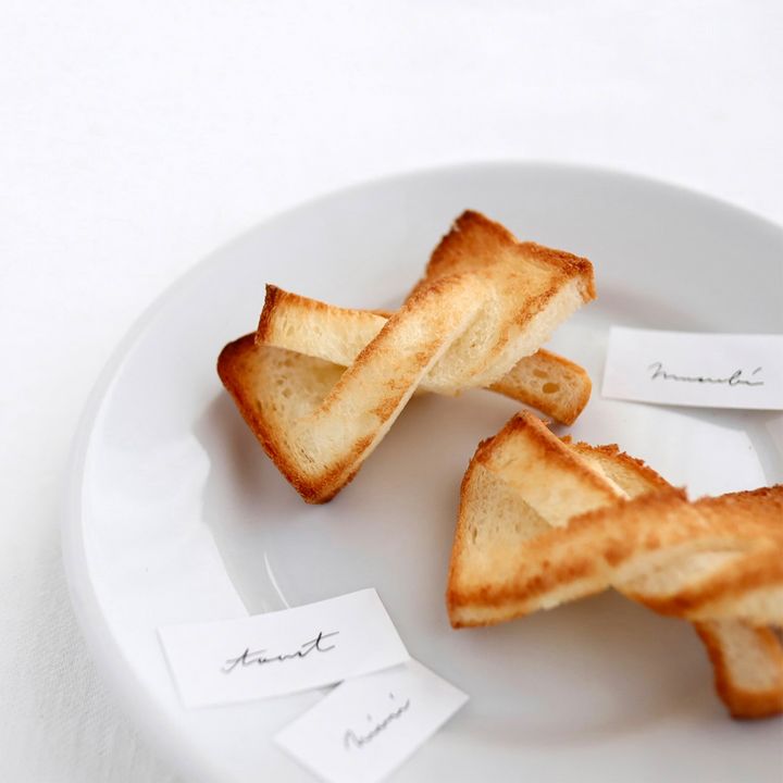 食パンに切り込みを入れて、結ぶだけ！むすびトーストのつくり方