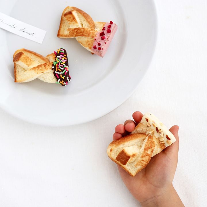 食パンに切り込みを入れて、結ぶだけ！むすびトーストのつくり方