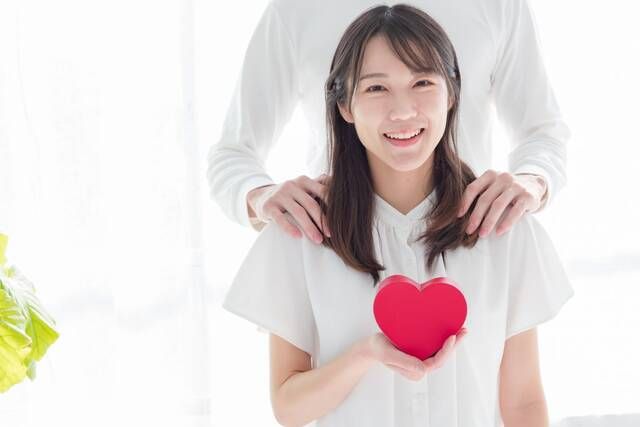 安心した様子の女性