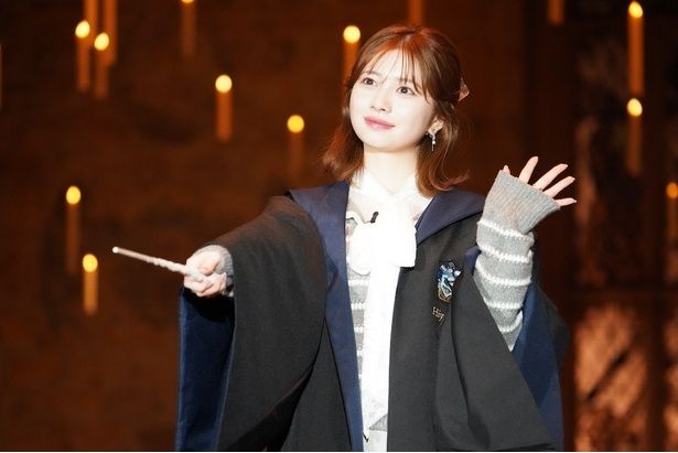 【写真を見る】「スタジオツアー東京」初のアンバサダーに仲良しの吉川愛と就任した桜田ひより。「小さいころは魔法学校が現実にあると思っていた」と告白