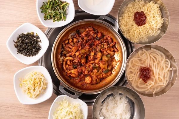 【大阪府大阪市】名物海鮮鍋専門店「ケミチプ」が来年、阪急かっぱ横丁に出店！セルフバーを設置