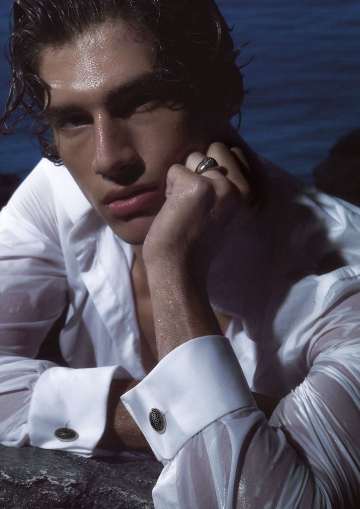 シグネットリング（YG×ブラックダイヤモンド）￥1,430,000 カフリンクス（YG×ブラックダイヤモンド）￥1,650,000