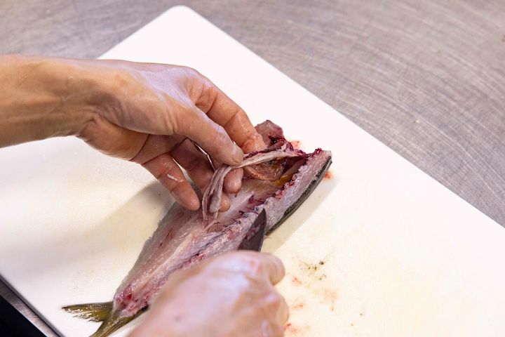 内臓を取り外す