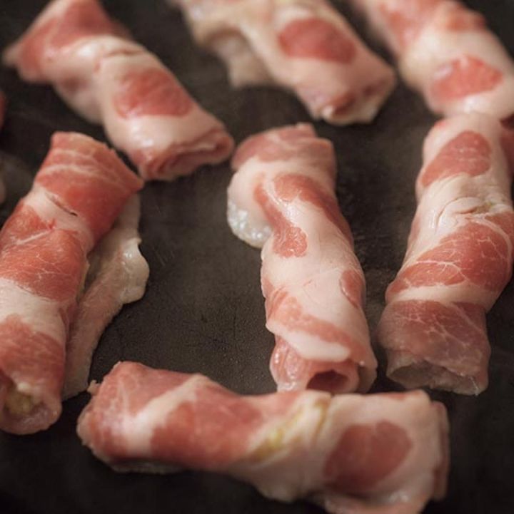 巻き終わりを下にして並べる(b)