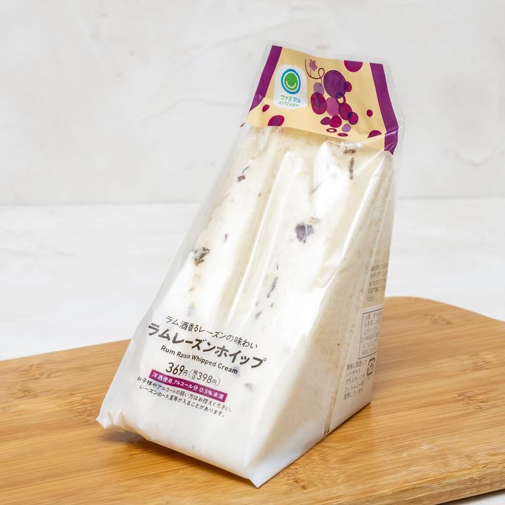 ラムレーズンホイップサンド