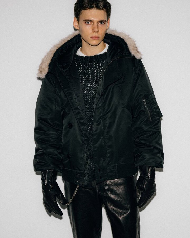 中綿には、高機能素材「PRIMALOFT」を使用。軽量で高い保温性を備えながら、快適な着心地を実現した。