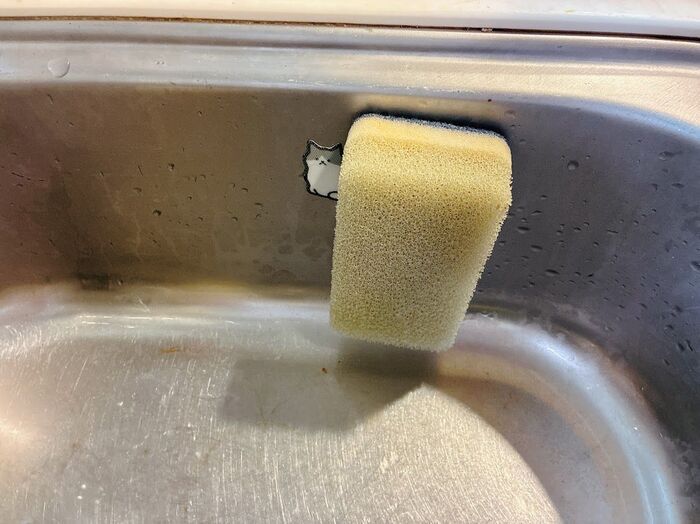 【セリア】進化系シールに「天才！」と主婦が拍手喝采したワケ。貼るだけで家事がスムーズに！