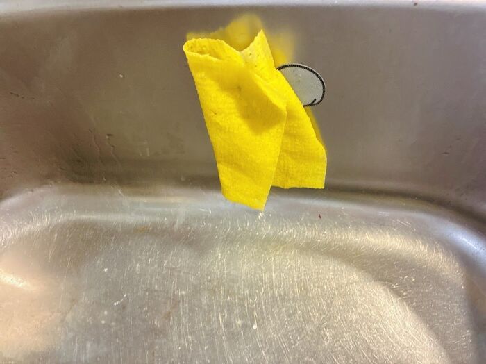 【セリア】進化系シールに「天才！」と主婦が拍手喝采したワケ。貼るだけで家事がスムーズに！