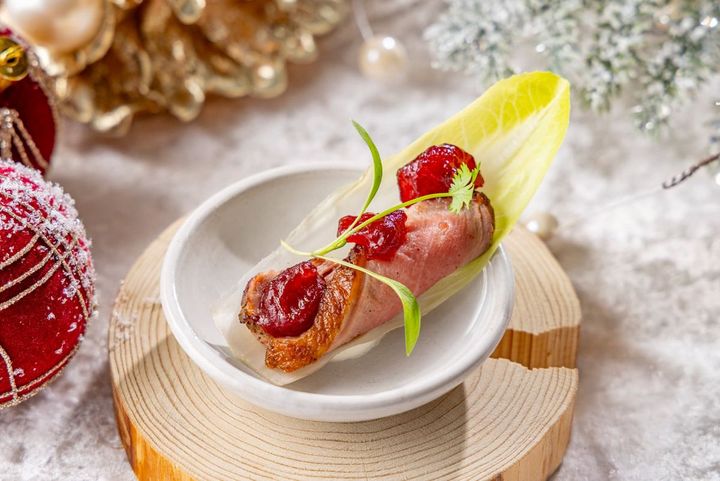 スモークダックブレスト サワークリーム チコリ クランベリーソース