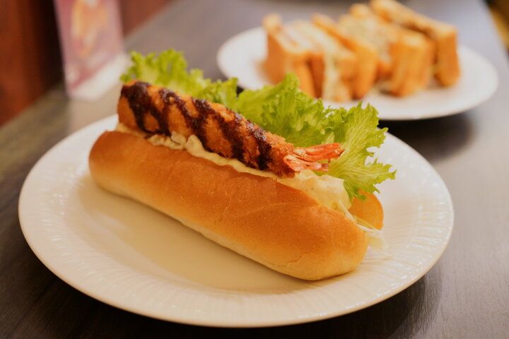 レトロな名古屋喫茶を再現。モーニングから夜カフェまで楽しめる「喫茶 ボン・ヴォヤージュ」が名古屋駅構内にオープン