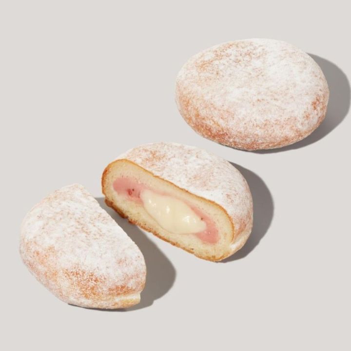 「ストロベリーミルク マラサダ」 320円