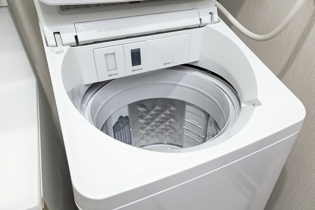  忘れがちな洗濯槽掃除、どうしてます？ (C)years : PIXTA(ピクスタ)