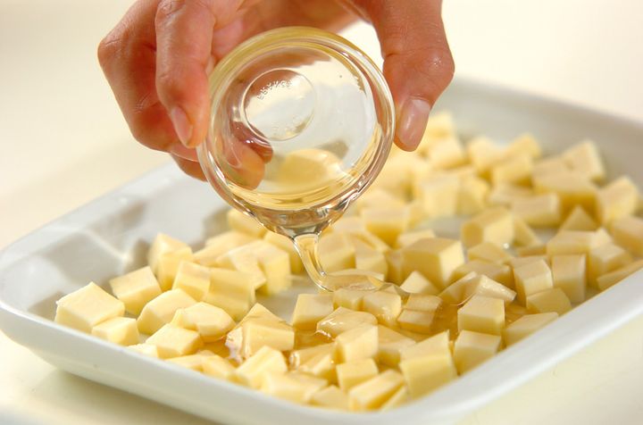 ホットケーキミックスで！サツマイモのレンジ蒸しパンの下準備1