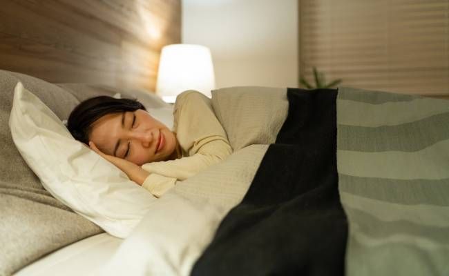 快眠の女性のイメージ