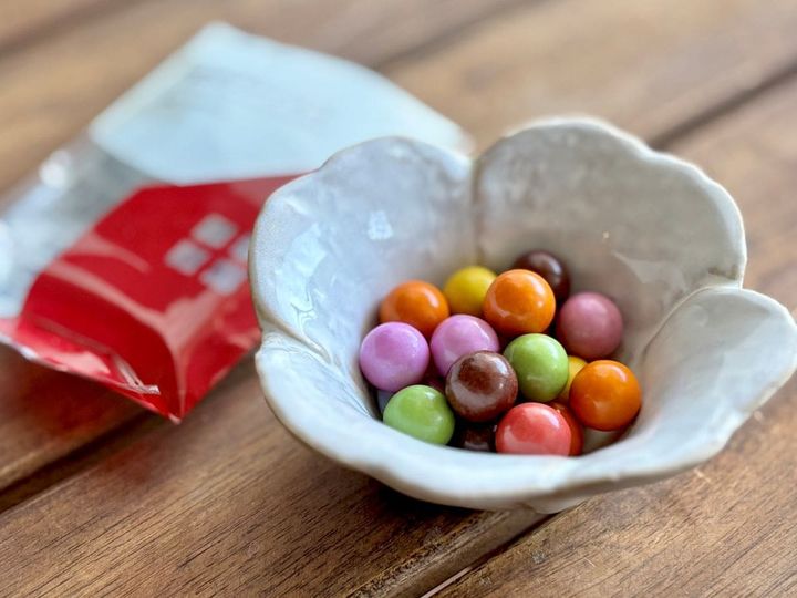 ケーキの飾りにも！【無印良品】人気の「ぽち菓子」シリーズにポップなチョコが登場