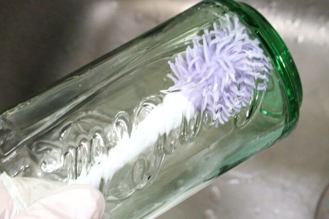 底洗いブラシ（コップ用） 使用例