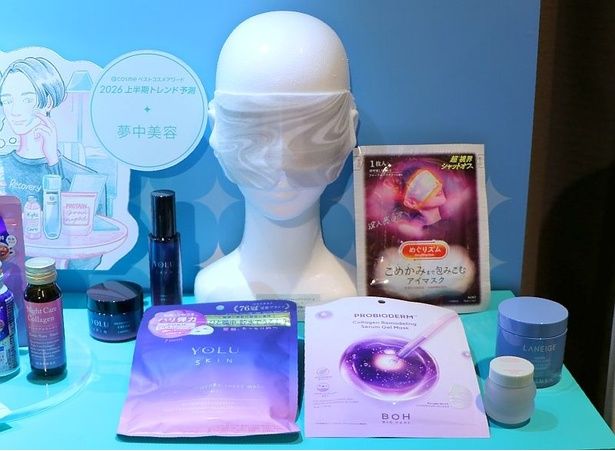 “睡眠コンセプト”のアイテムも要チェック！「YOLU/スキン オーバーナイト」のシートマスクなど(写真手前左)