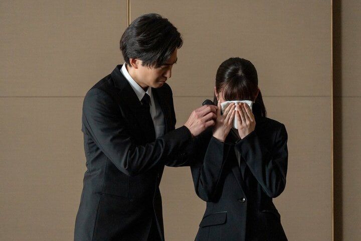 【写真・画像】不倫＆ベッド写真流出より重い“週刊誌の第二報”に絶望…芸能界の闇描く『スキャンダルイブ』1話ラストに衝撃展開 2枚目