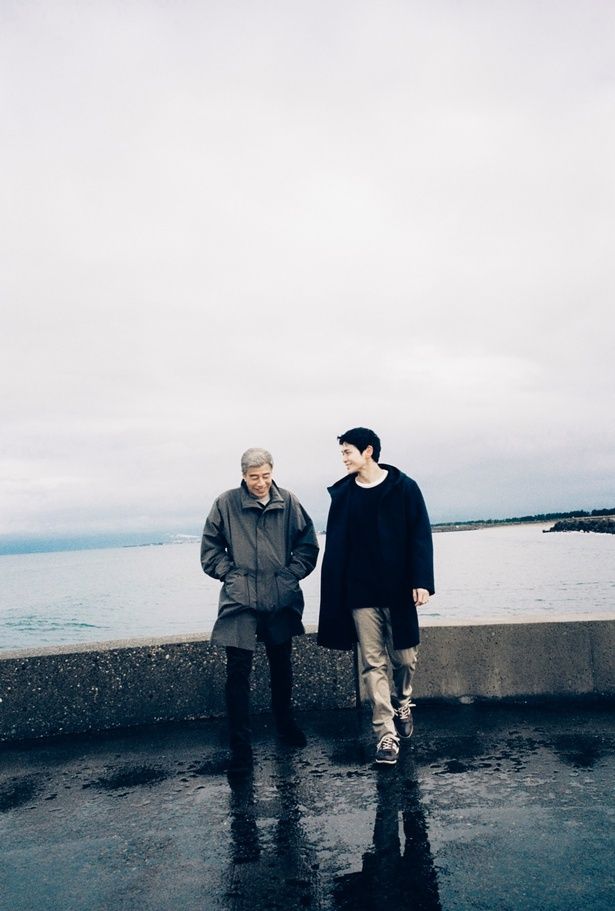【写真を見る】舘ひろし＆眞栄田郷敦、絵になりすぎる2ショット [c]2025「港のひかり」製作委員会