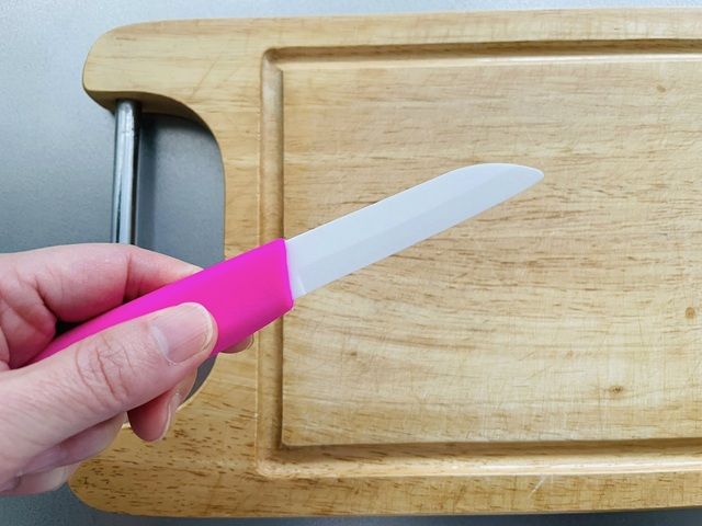 セリア 切れ味抜群！錆びない！軽い！セラミックペティナイフ 軽量