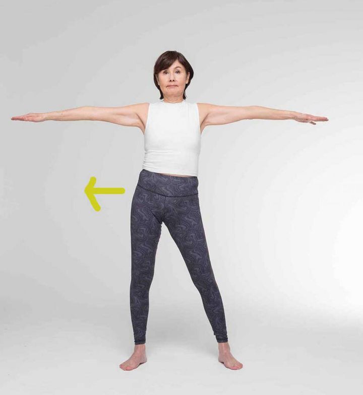 【２】頭と腰の中心を動かさないで、腰だけ右へふります。