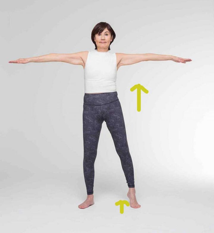 【３】左のかかとをもち上げ、左の骨盤をぐいっと上へ。