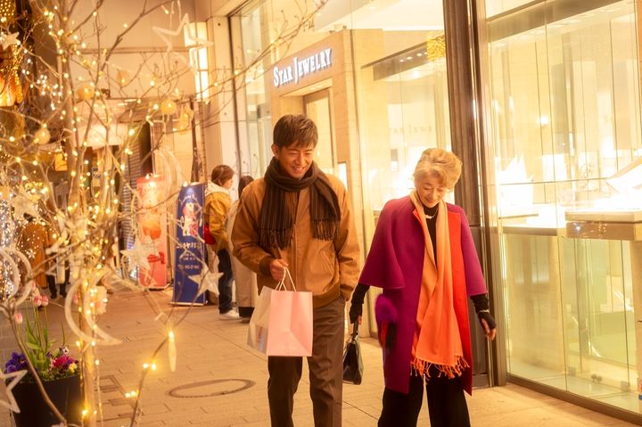 倍賞千恵子×木村拓哉、“ハウルコンビ”が横浜の街で寄り添う瞬間 『TOKYOタクシー』心揺さぶる新映像