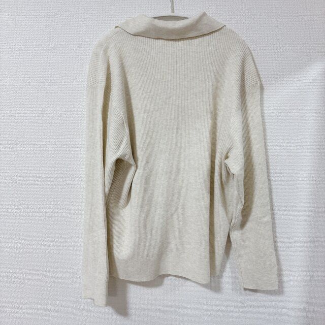 ユニクロ ウォッシャブルニットリブポロセーター NATURAL 後ろ側