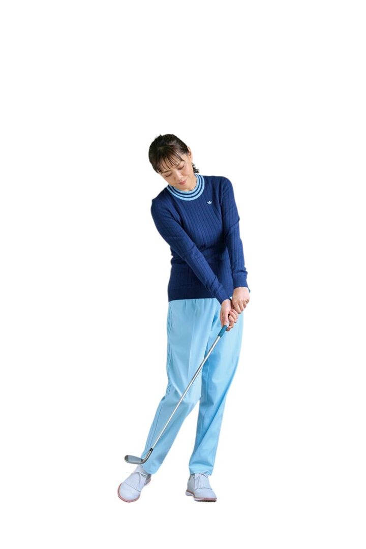 ゴルフウェア：ニット¥24,200、パンツ［メンズ商品］¥16,500、靴［オープン価格］¥19,800／すべてアディダス ゴルフ（アディダスゴルフお客様窓口）