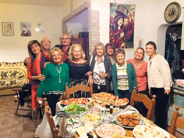 イタリアのホームステイ先の皆さんと持ち寄りパーティ。