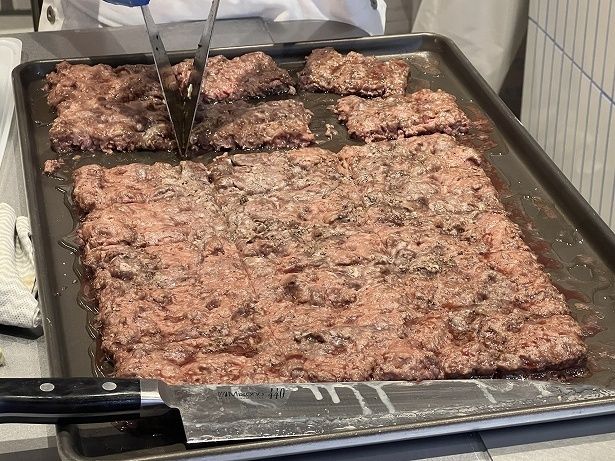 パテは大きな板状で焼き上げてカットするスタイル